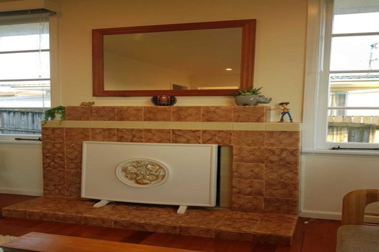 Photo of property in 30 Kamara Road, Glen Eden, Auckland, 0602