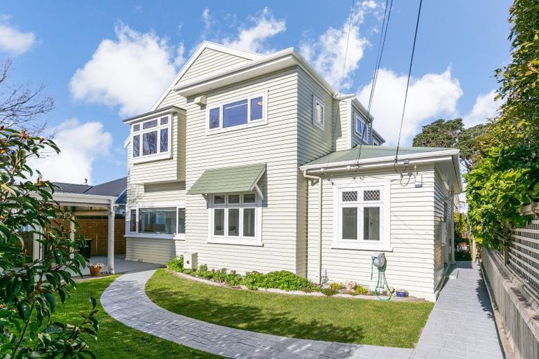 Photo of property in 79 Ranui Crescent, Khandallah, Wellington, 6035