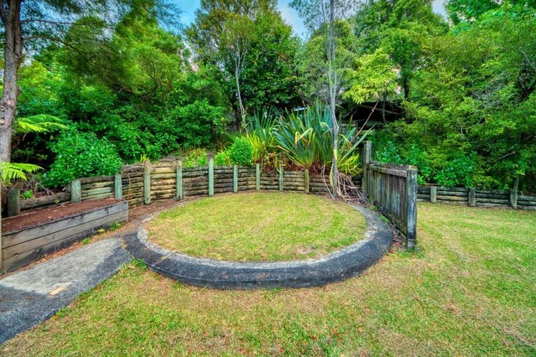 Photo of property in 98 Daffodil Street, Titirangi, Auckland, 0604