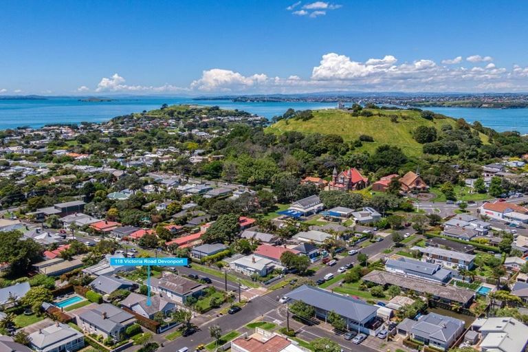 Photo of property in 1/118 Victoria Road, Devonport, Auckland, 0624