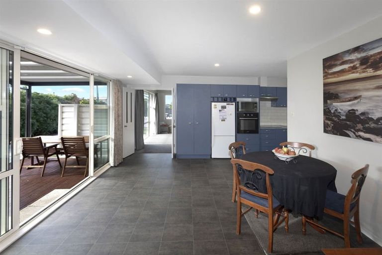 Photo of property in 15 Frensham Crescent, Woolston, Christchurch, 8062