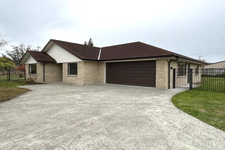 Photo of property in 27 Carrington Drive, Carterton, 5713