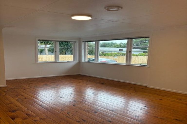 Photo of property in 3/42 Lincoln Road, Henderson, Auckland, 0610