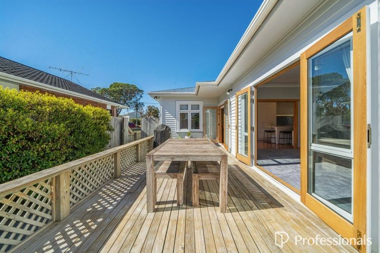 Photo of property in 18 Birdwood Road, Waterloo, Lower Hutt, 5011