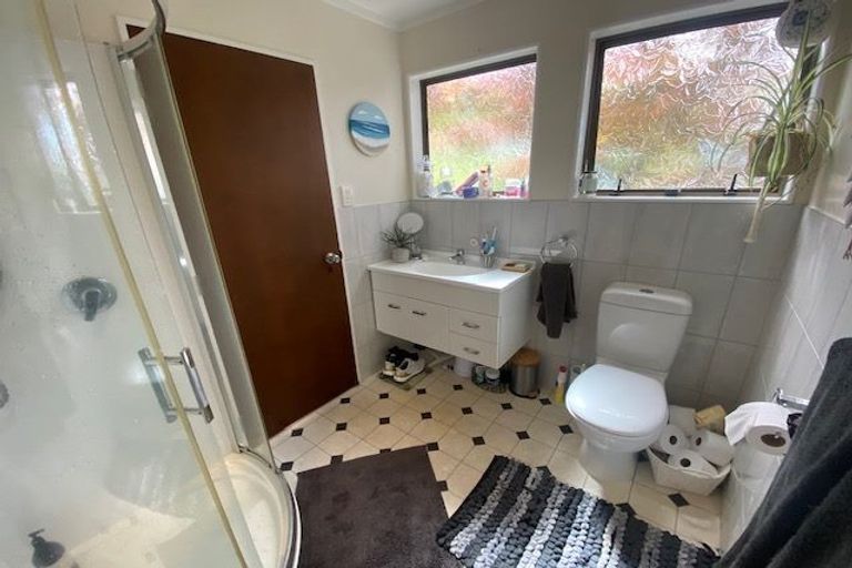 Photo of property in 70a Amapur Drive, Khandallah, Wellington, 6035