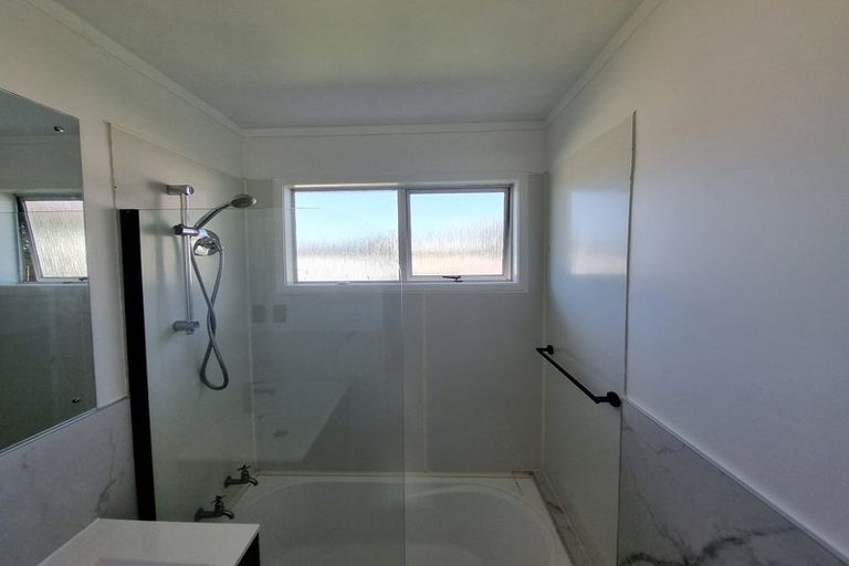 Photo of property in 2/13 Talavera Place, Te Atatu South, Auckland, 0602