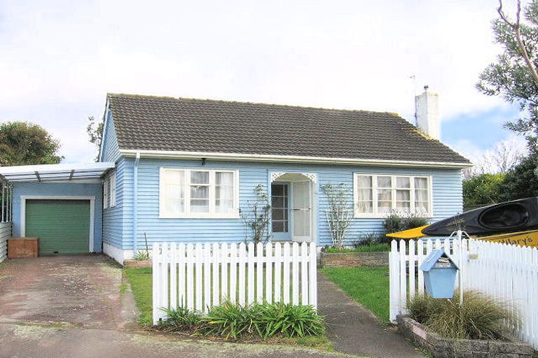 Photo of property in 38 Millar Street, Terrace End, Palmerston North, 4410