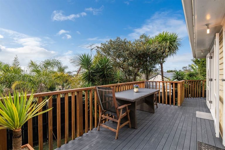 Photo of property in 113 Carlisle Road, Torbay, Auckland, 0632