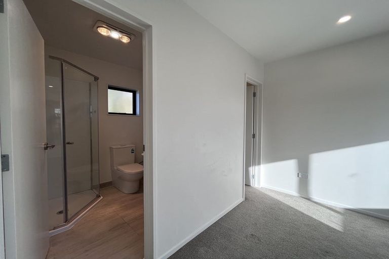 Photo of property in 10/535 Swanson Road, Ranui, Auckland, 0612