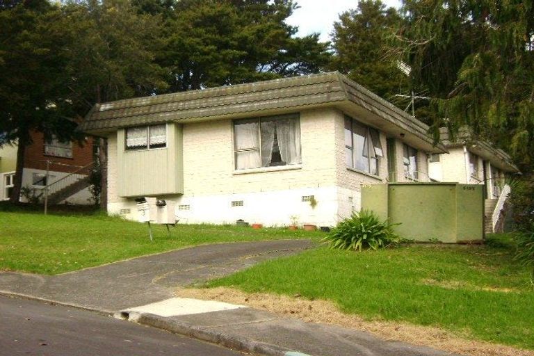 Photo of property in 1/3 Tusac Place, Totara Vale, Auckland, 0627