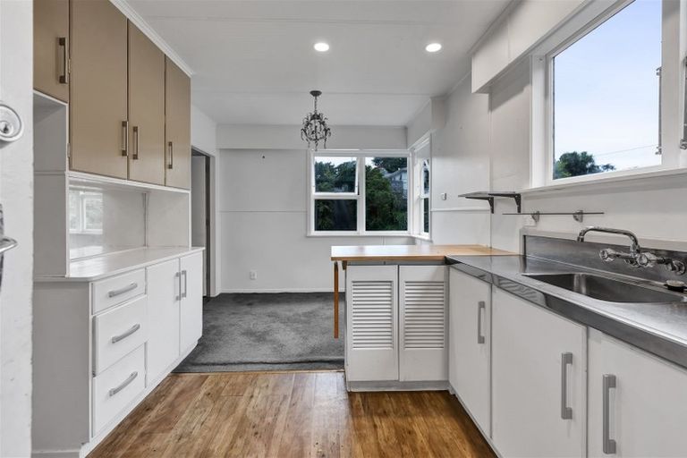 Photo of property in 14 Whakawhiti Street, Marfell, New Plymouth, 4310