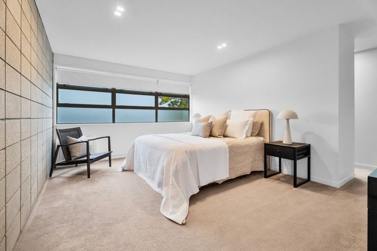 Photo of property in 1 Endymion Place, Half Moon Bay, Auckland, 2012