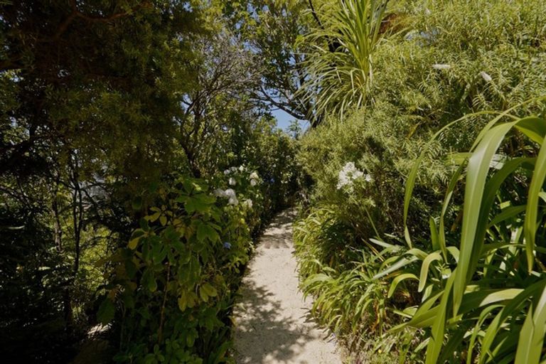 Photo of property in 60 Pomare Road, Tirohanga, Lower Hutt, 5010