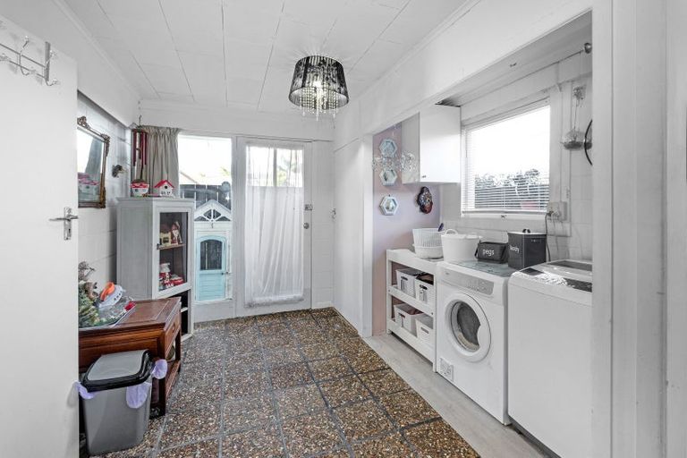 Photo of property in 75 Jaemont Avenue, Te Atatu South, Auckland, 0610