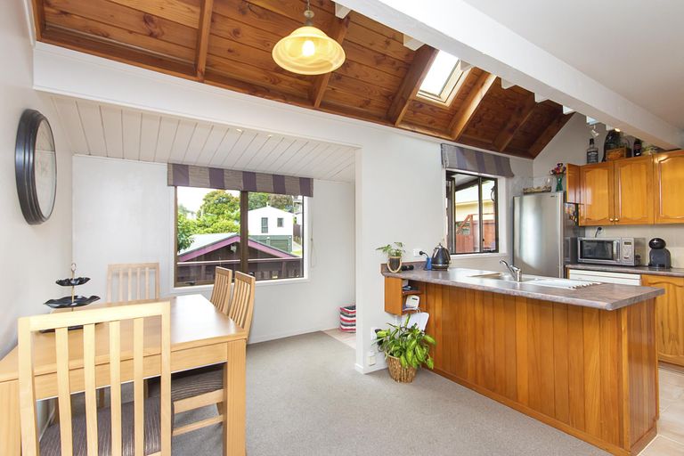 Photo of property in 10 Len Brown Place, Pukekohe, 2120