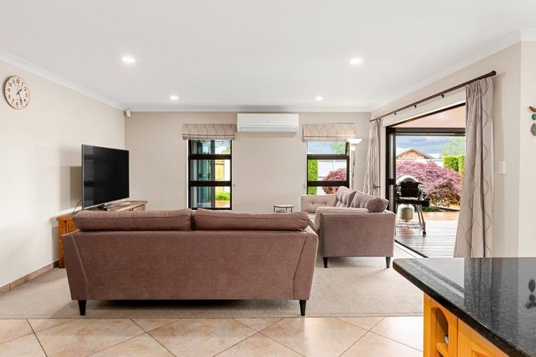 Photo of property in 2 Compton Grove, Huntington, Hamilton, 3210