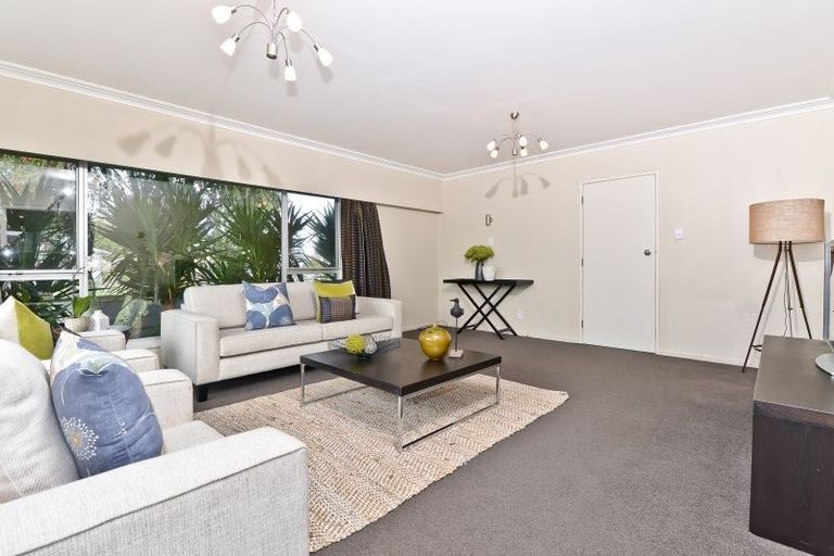 Photo of property in 1 Burwood Place, Silverdale, Hamilton, 3216