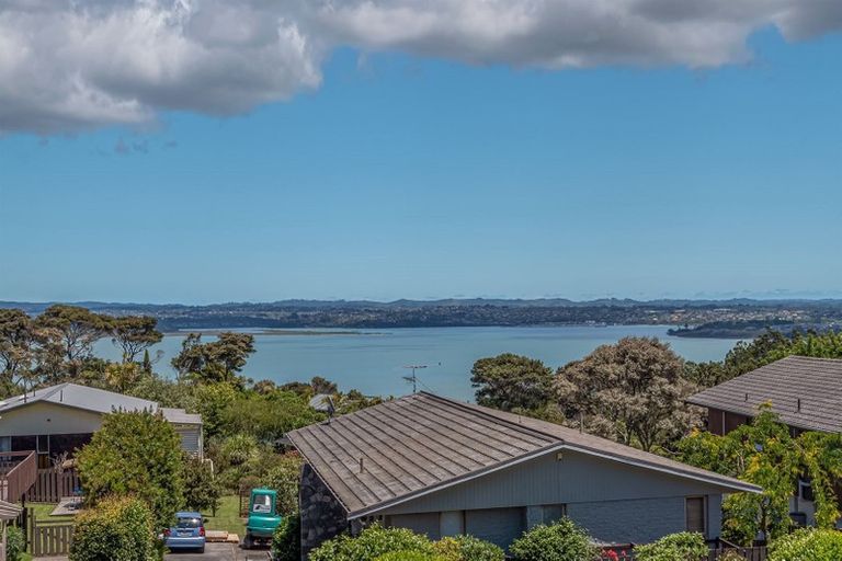 Photo of property in 4 Pluto Place, Beach Haven, Auckland, 0626