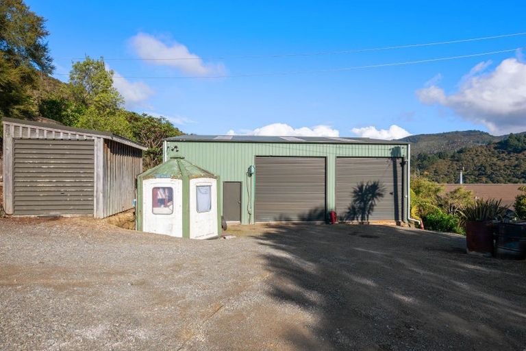 Photo of property in 2067 Kenepuru Road, Te Mahia, Picton, 7282