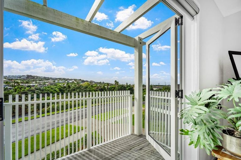 Photo of property in 92 Arran Point Parade, Orewa, 0931