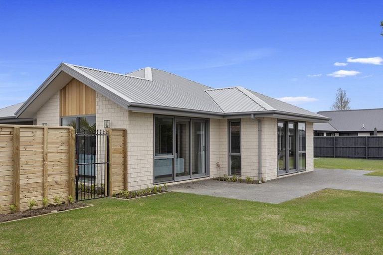 Photo of property in 15 Saint James Place, Rangiora, 7400