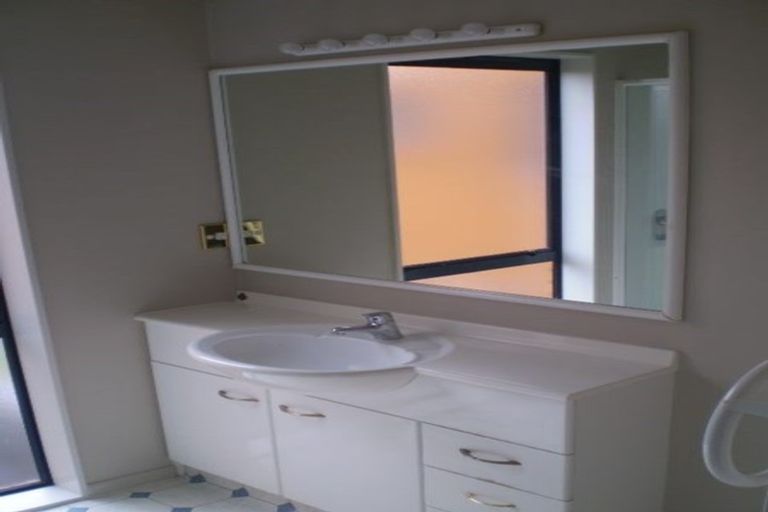 Photo of property in 8 Kotuku Crescent, Woolston, Christchurch, 8023