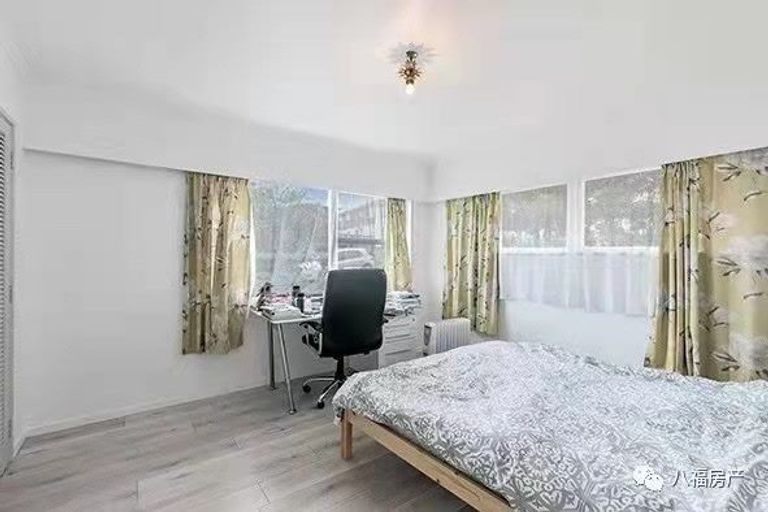 Photo of property in 10 Holdaway Avenue, Northcote, Auckland, 0627