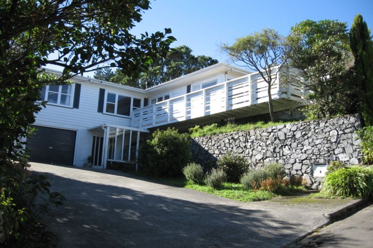 Photo of property in 3 Westleigh Way, Newlands, Wellington, 6037