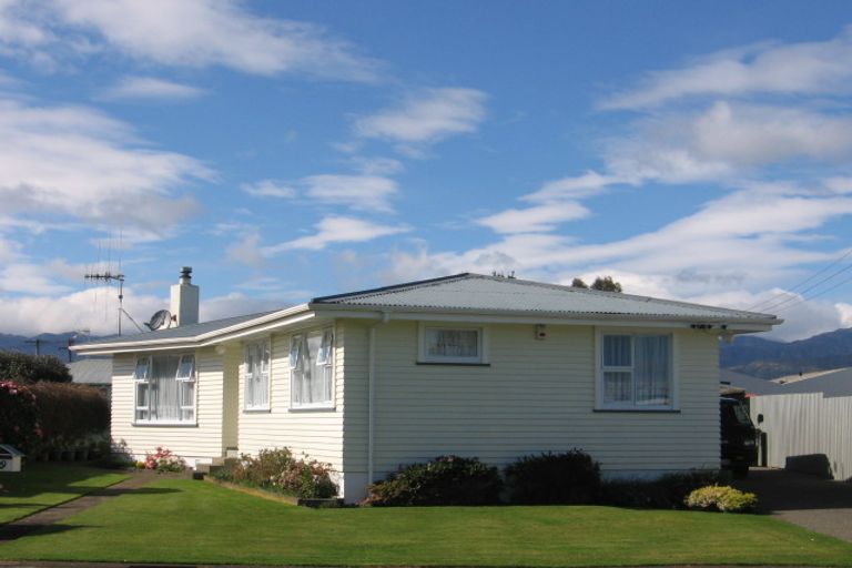 Photo of property in 19 Armagh Street, Levin, 5510