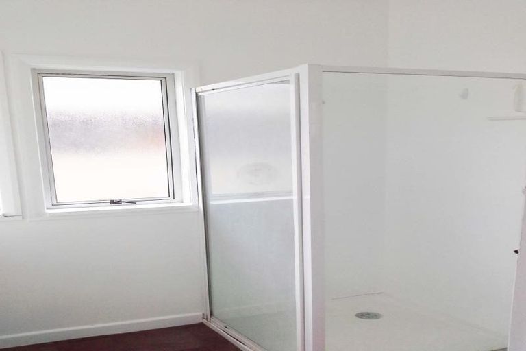 Photo of property in 3 Shortland Street, Lower Vogeltown, New Plymouth, 4310