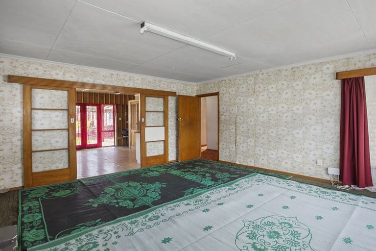 Photo of property in 147 Wainuiomata Road, Wainuiomata, Lower Hutt, 5014