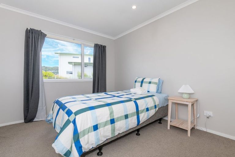 Photo of property in 3 Cessna Way, Newlands, Wellington, 6037