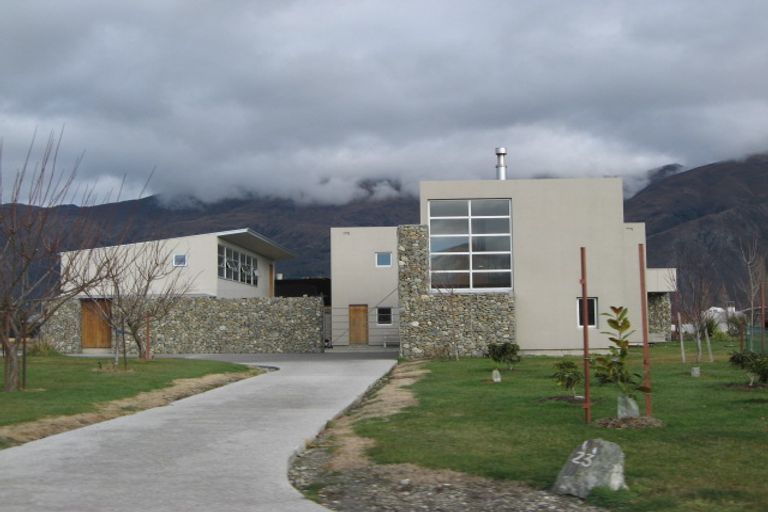 Photo of property in 23 Waimana Place, Wanaka, 9305