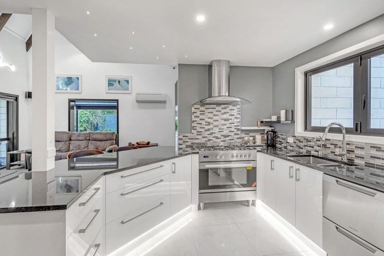 Photo of property in 5 Waddell Lane, Avondale, Christchurch, 8061