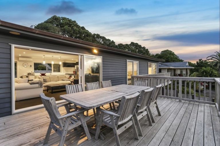 Photo of property in 18 Kanohi Terrace, Mangere Bridge, Auckland, 2022