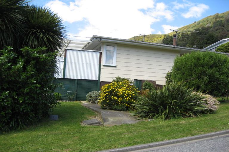 Photo of property in 6 Angle Street, Picton, 7220