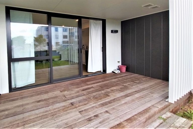 Photo of property in 2/45 Cessna Crescent, Mangere, Auckland, 2022