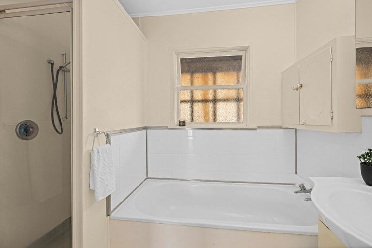 Photo of property in 22a Shakespeare Road, Milford, Auckland, 0620