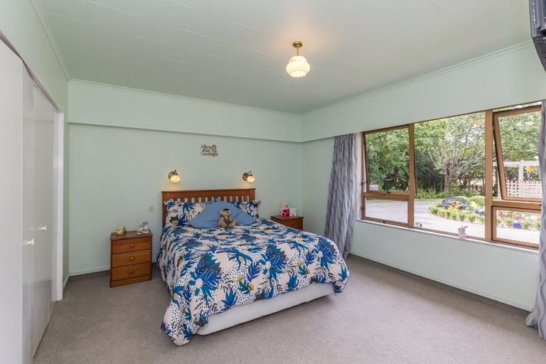Photo of property in 470 Tararua Road, Levin, 5571