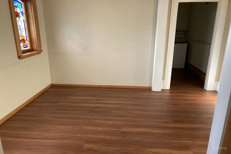 Photo of property in 52 Timaru Road, Waimate, 7924