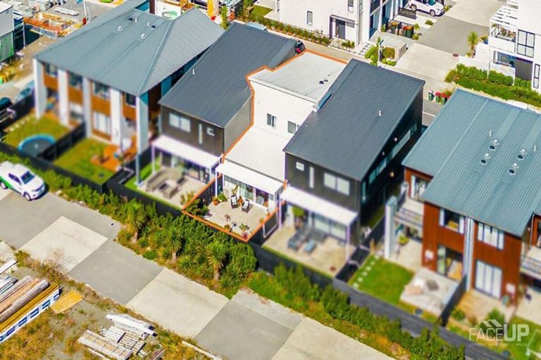 Photo of property in 32 Marine Parade, Hobsonville, Auckland, 0616