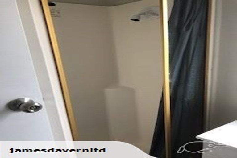 Photo of property in 112 Tirimoana Road, Te Atatu South, Auckland, 0602