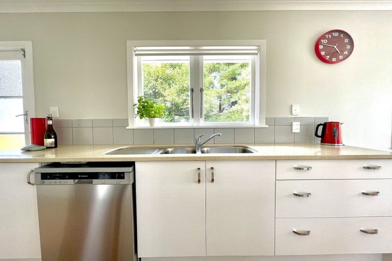 Photo of property in 2 Blenheim Street, Glenfield, Auckland, 0629