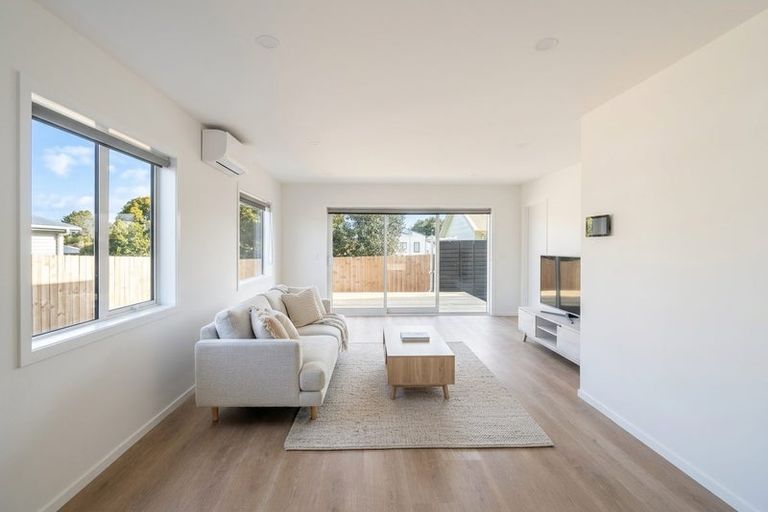 Photo of property in 23a Crosby Road, West Harbour, Auckland, 0618