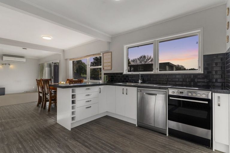 Photo of property in 16 Ashdown Place, Pahurehure, Papakura, 2113