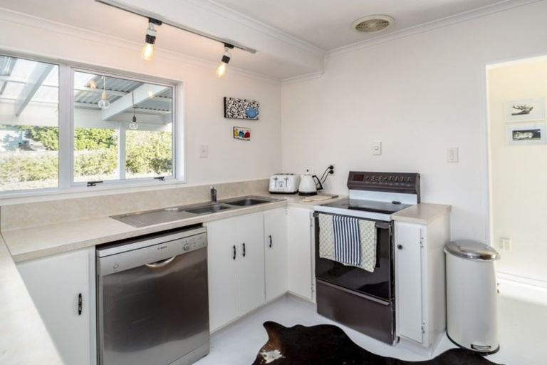 Photo of property in 32a Broadway Street, Martinborough, 5711