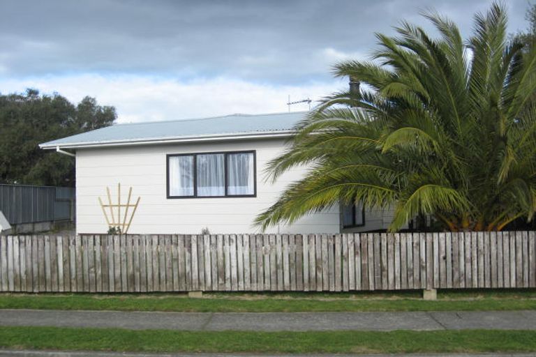 Photo of property in 1 Kupe Drive, Carterton, 5713