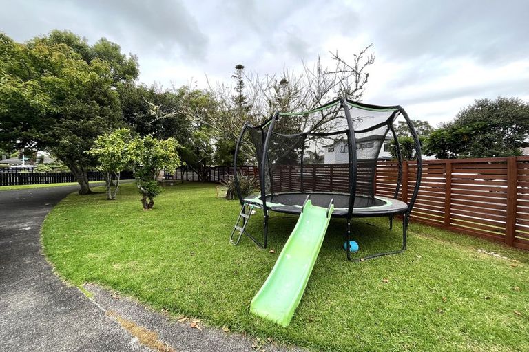 Photo of property in 21 Durham Street, Te Atatu Peninsula, Auckland, 0610