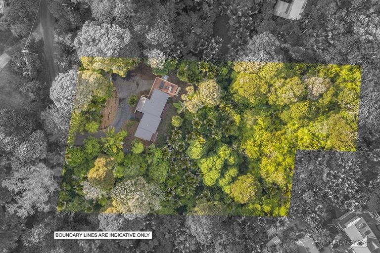 Photo of property in 11 Woontons Lane, Titirangi, Auckland, 0604