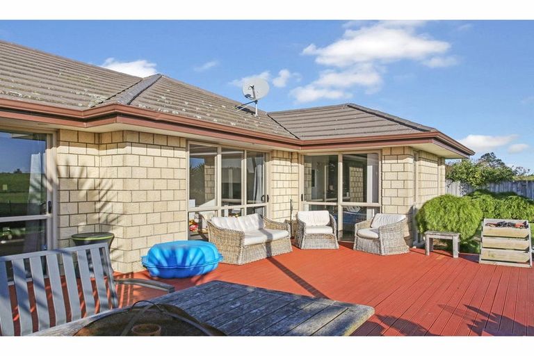 Photo of property in 24 Breaker Grove, Waiuku, 2123